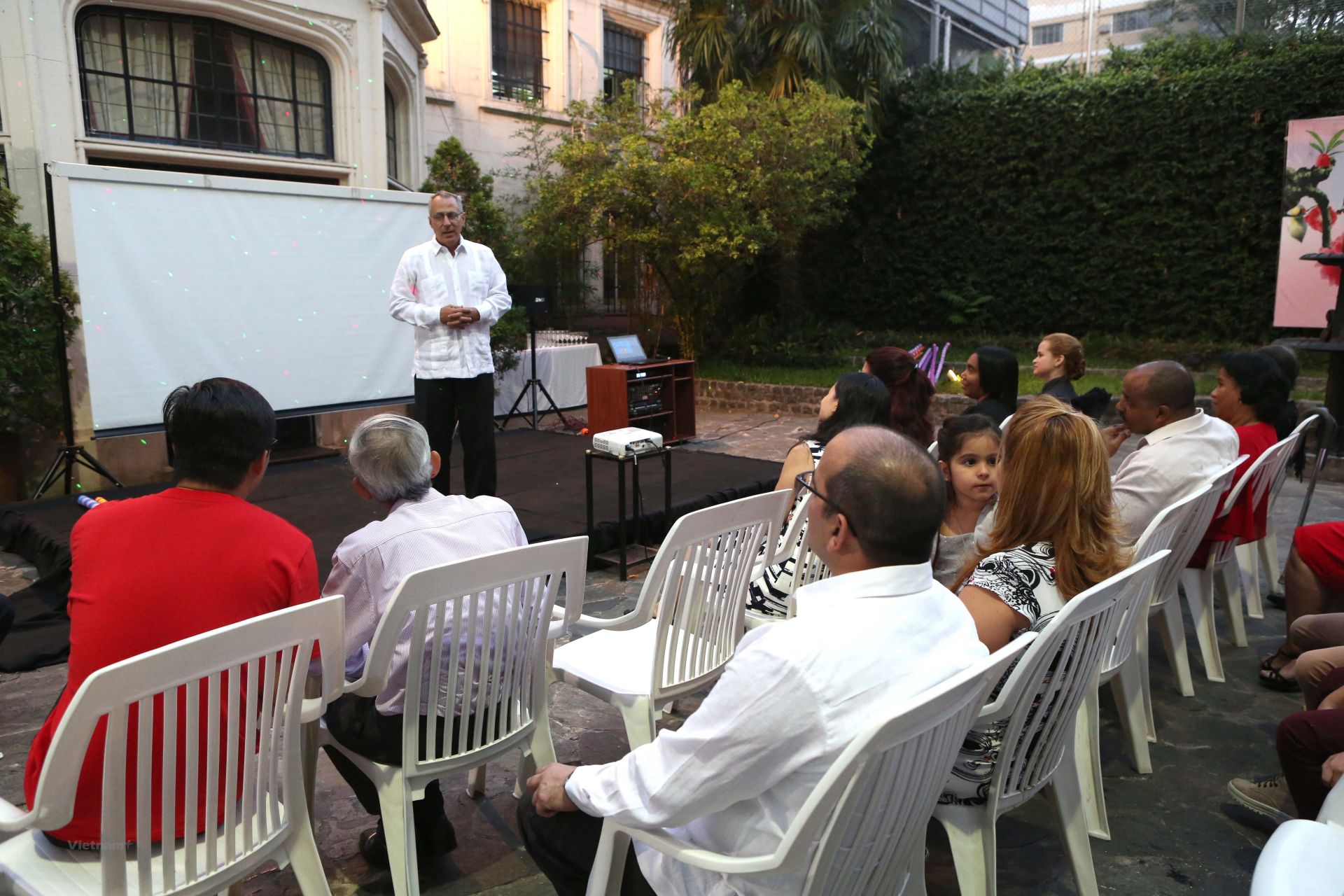 giao luu huu nghi giua dai su quan viet nam va cuba tai argentina