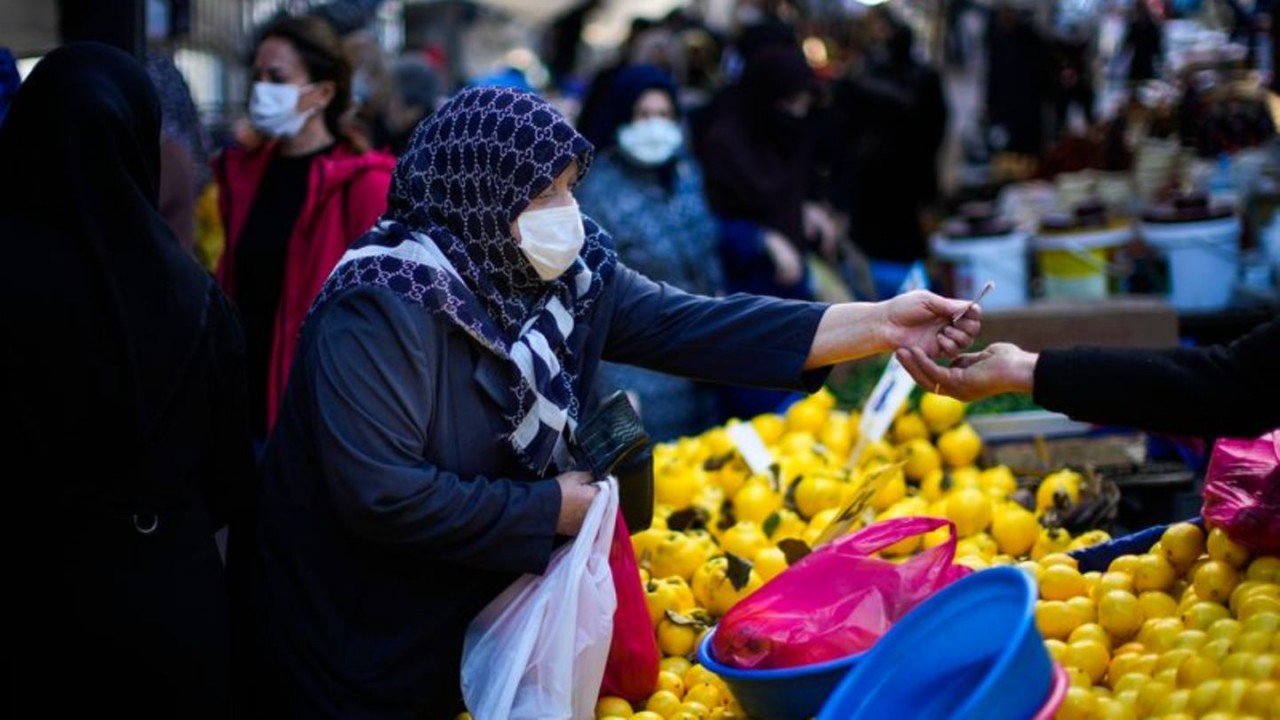 Tổng thống Thổ Nhĩ Kỳ Recep Tayyip Erdogan ngày 12/2 đã quyết định giảm mạnh thuế giá trị gia tăng (VAT) đối với các sản phẩm sữa, trái cây, rau xanh. (Nguồn: 24 hours)