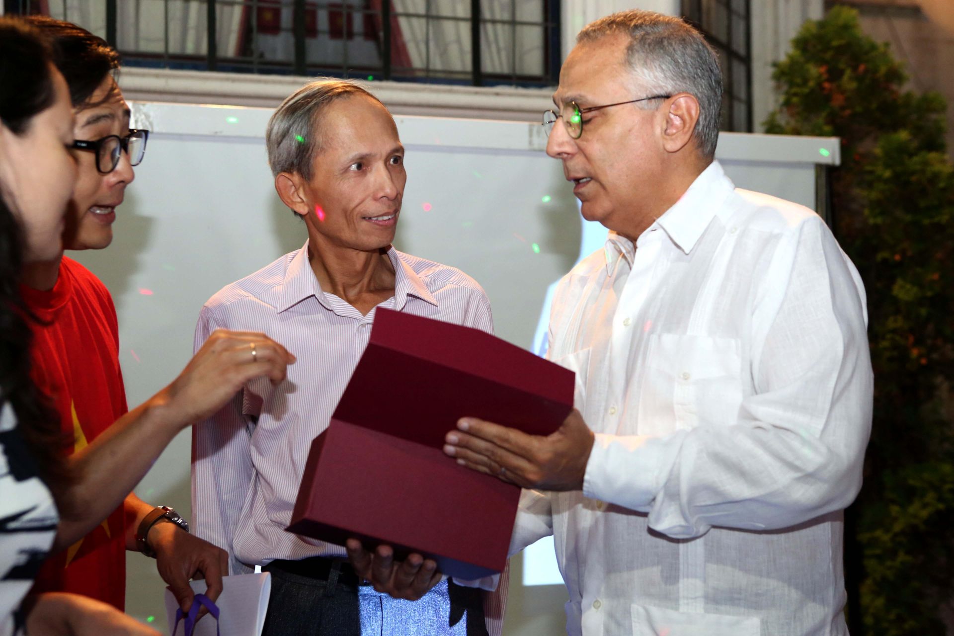 giao luu huu nghi giua dai su quan viet nam va cuba tai argentina