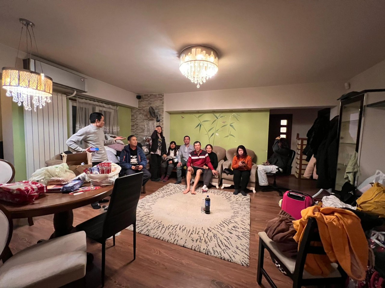 Bên trong một cơ sở tiếp nhận ngườii tị nạn ở Romania. Bên trong một cơ sở tiếp nhận ngườii tị nạn ở Romania.