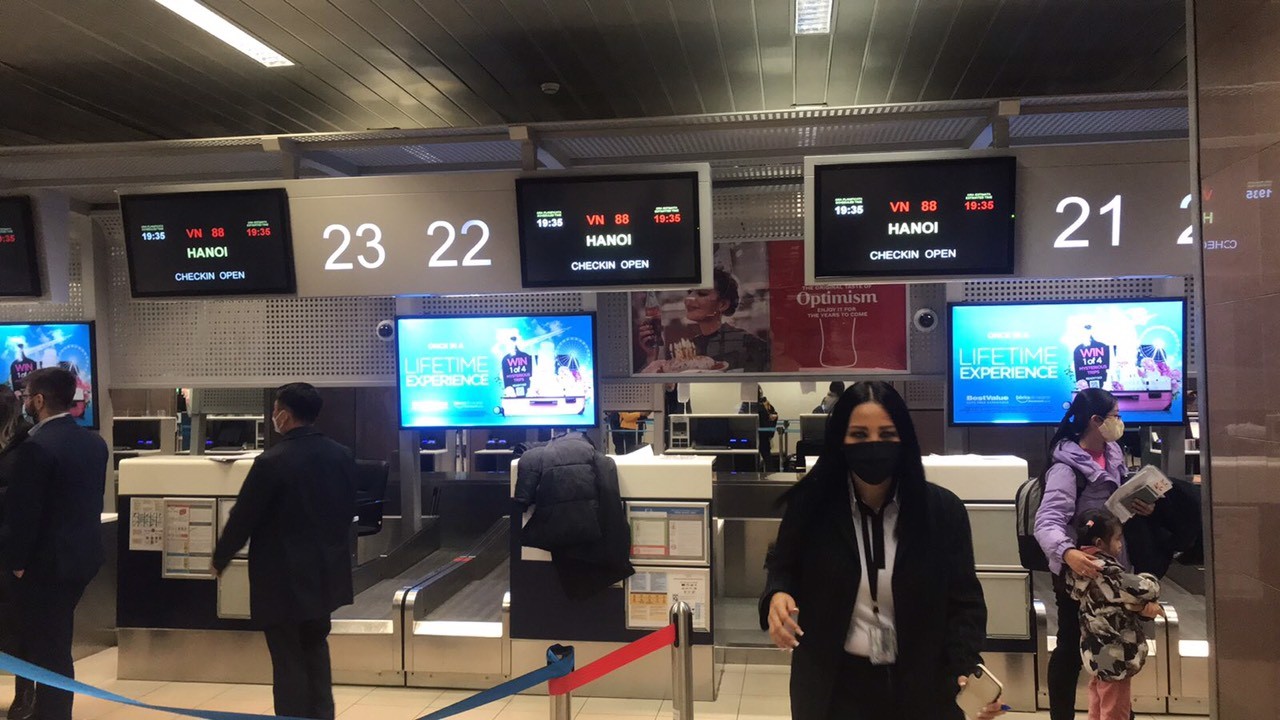 12 tiếng của bà con người Việt từ Ukraine trước khi lên máy bay ở Romania 12 tiếng của người Việt ở Ukraine trước khi lên chuyến bay sơ tán đầu tiên