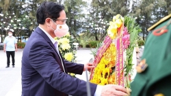 Thủ tướng Phạm Minh Chính dâng hương tưởng niệm các liệt sĩ Gạc Ma