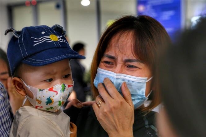 Cập nhật. Hai chuyến bay sơ tán công dân Việt Nam ở Ukraine về đến Hà Nội sáng 13/3 Cập nhật. Hai chuyến bay sơ tán công dân Việt Nam ở Ukraine về đến Hà Nội sáng 13/3