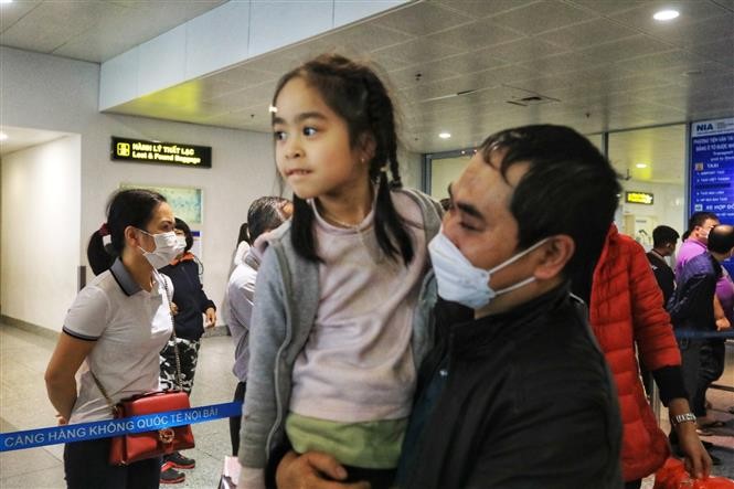 Cập nhật. Hai chuyến bay sơ tán công dân Việt Nam ở Ukraine về đến Hà Nội sáng 13/3 Cập nhật. Hai chuyến bay sơ tán công dân Việt Nam ở Ukraine về đến Hà Nội sáng 13/3