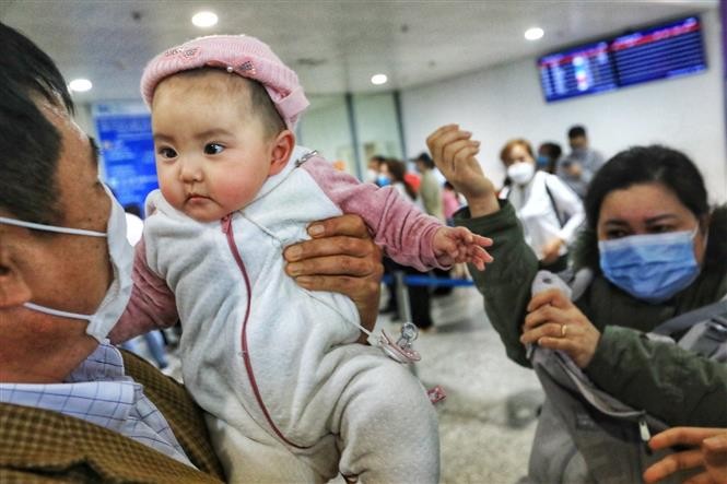 Cập nhật. Hai chuyến bay sơ tán công dân Việt Nam ở Ukraine về đến Hà Nội sáng 13/3 Cập nhật. Hai chuyến bay sơ tán công dân Việt Nam ở Ukraine về đến Hà Nội sáng 13/3