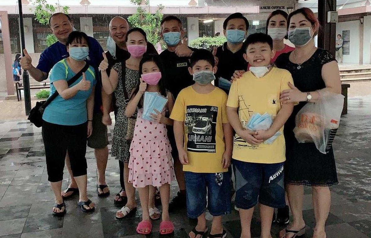 Lan tỏa phong trào tặng khẩu trang tại Nga và Singapore