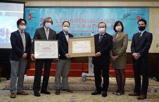 Phòng chống dịch Covid-19: METRAN bàn giao hai máy thở MV20 đầu tiên cho Việt Nam