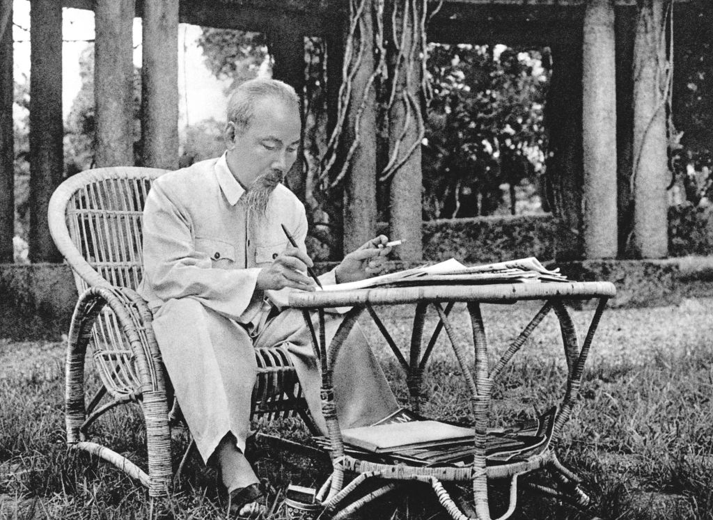 tu tuong ngoai giao ho chi minh ket hop danh va dam trong cuoc khang chien chong my cuu nuoc