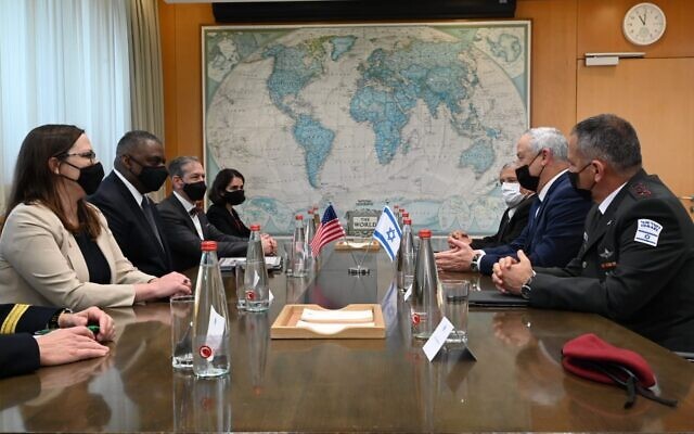 Bộ trưởng Quốc phòng Israel Benny Gantz hội đàm với người đồng cấp Mỹ Lloyd Austin đang thăm Israel, ngày 11/4. (Nguồn: Times of Israel) Bộ trưởng Quốc phòng Israel Benny Gantz hội đàm với người đồng cấp Mỹ Lloyd Austin đang thăm Israel, ngày 11/4. (Nguồn: Times of Israel)