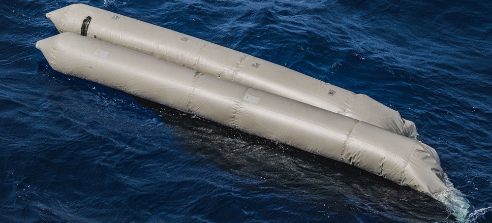 Hơn 130 người di cư đã ở trên một chiếc xuồng cao su trong 2 ngày trước khi xuồng bị chìm ở giữa Địa Trung Hải ngày 22/4. (Nguồn: Reuters)