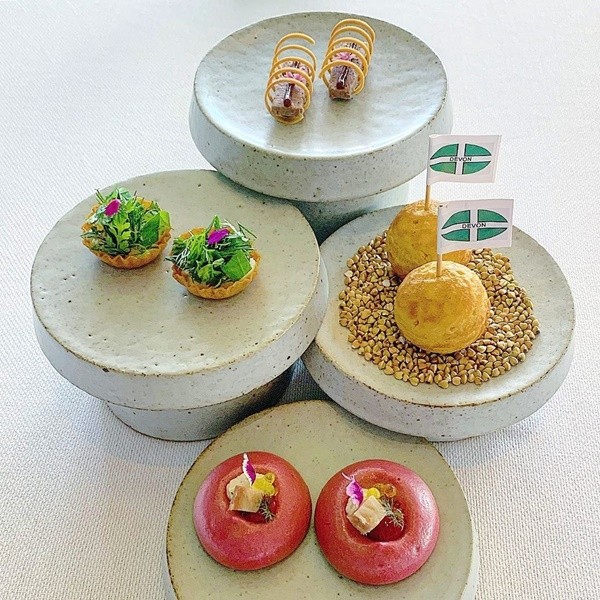 Theo chân chàng trai người Mỹ trong suốt một năm trải nghiệm 'ăn sập Singapore'