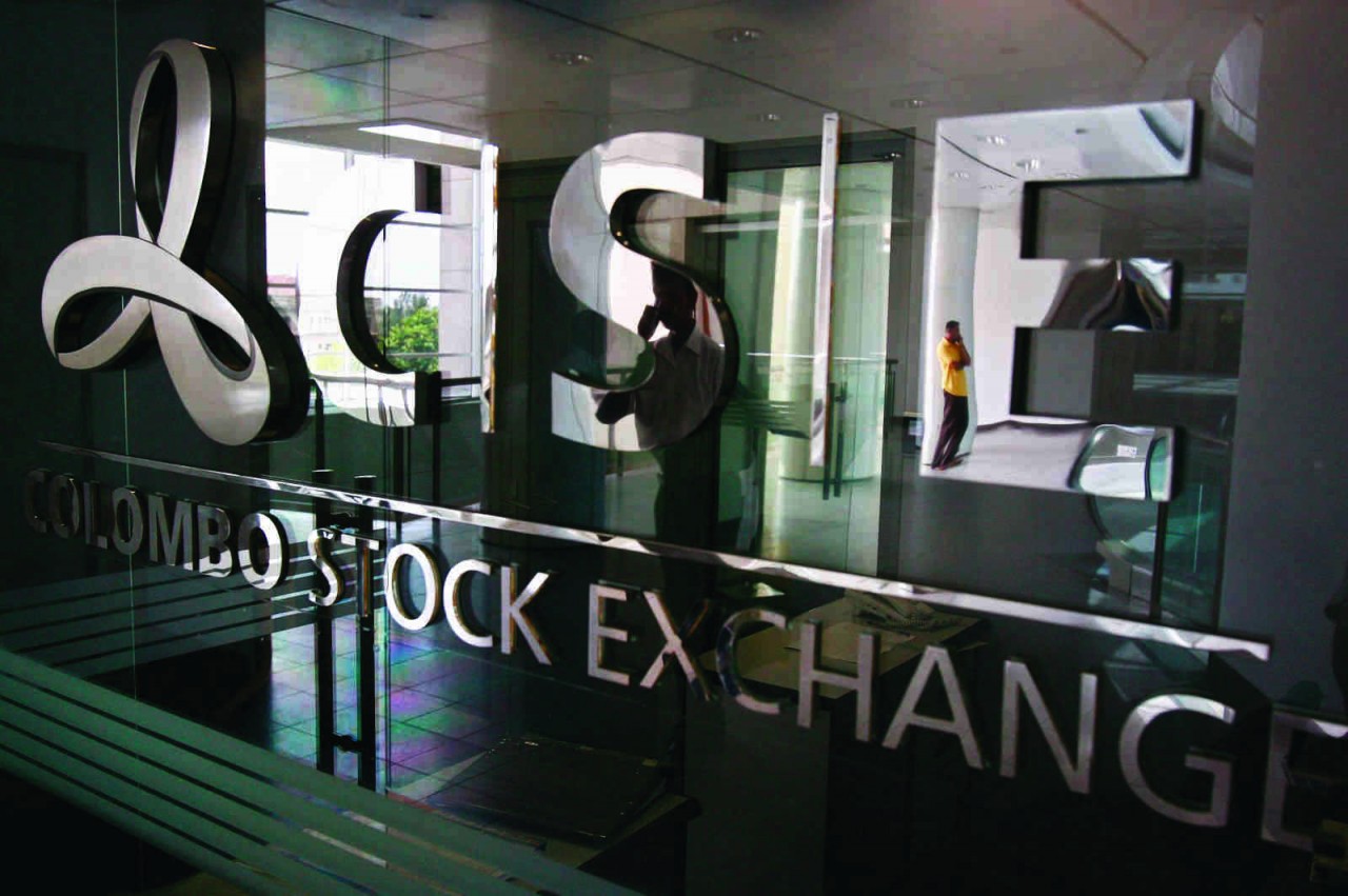 Ủy ban Giao dịch chứng khoán Sri Lanka (SEC) ngày 16/4 cho biết đã chỉ đạo Sở Giao dịch Chứng khoán Colombo (CSE) tạm thời đóng cửa trong thời gian 5 ngày làm việc bắt đầu từ ngày 18/4. (Nguồn: PTI) Ủy ban Giao dịch chứng khoán Sri Lanka (SEC) ngày 16/4 cho biết đã chỉ đạo Sở Giao dịch Chứng khoán Colombo (CSE) tạm thời đóng cửa trong thời gian 5 ngày làm việc bắt đầu từ ngày 18/4. (Nguồn: PTI)