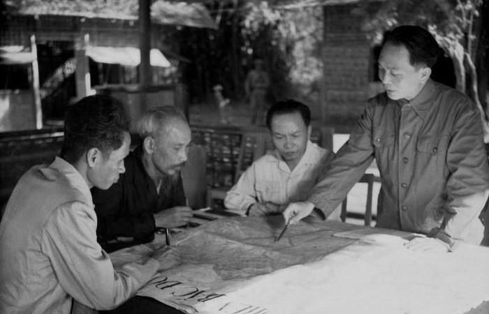 ho chi minh mot bieu tuong vuot thoi gian