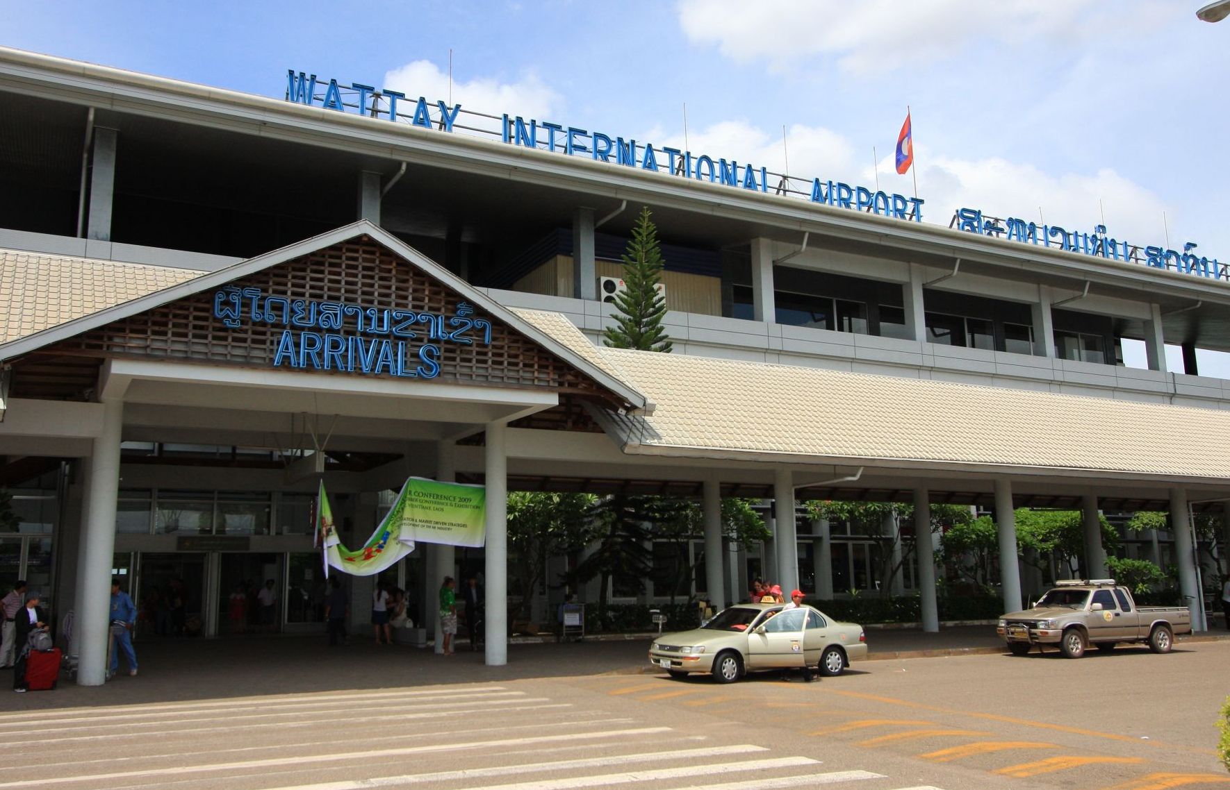 Dịch Covid-19: Lào ban hành quy định xuất nhập cảnh tạm thời