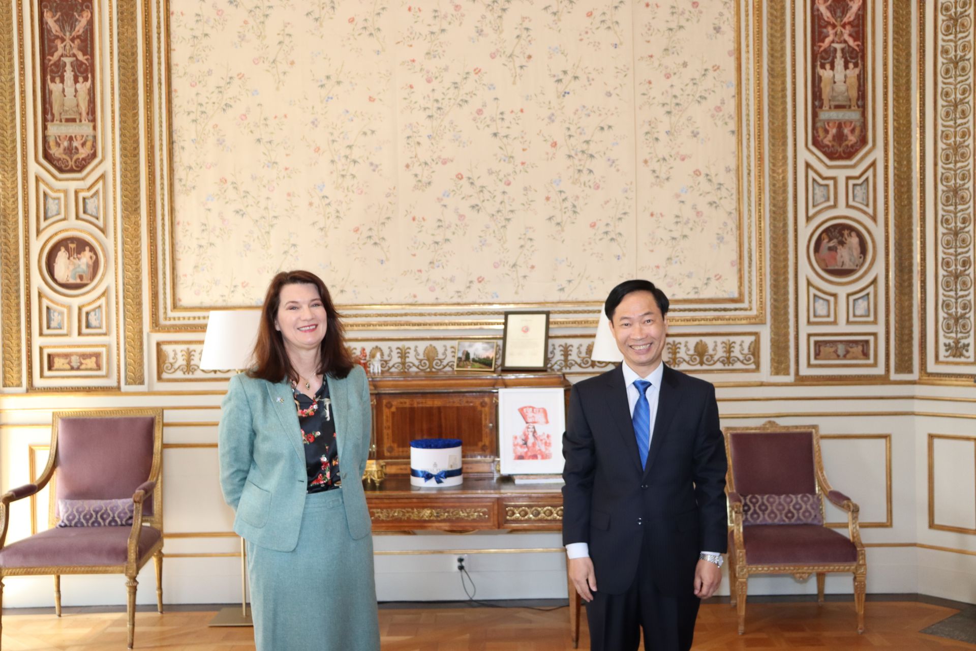 dai su phan dang duong chao xa giao bo truong ngoai giao thuy dien