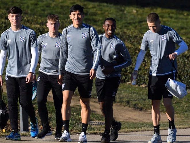 Đáp trả những chỉ trích, Văn Hậu rạng rỡ trên sân tập cùng SC Heerenveen dap tra nhung chi trich van hau rang ro tren san tap cung sc heerenveen