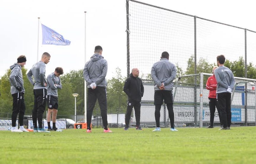 Đáp trả những chỉ trích, Văn Hậu rạng rỡ trên sân tập cùng SC Heerenveen