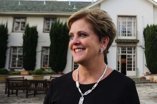 Với việc bổ nhiệm bà Menna Rawlings vào vị trí Đại sứ Anh tại Pháp, lần đầu tiên Anh có người đứng đầu cơ quan đại diện ngoại giao ở Paris. (Nguồn: SMH) Với việc bổ nhiệm bà Menna Rawlings vào vị trí Đại sứ Anh tại Pháp, lần đầu tiên Anh có người đứng đầu cơ quan đại diện ngoại giao ở Paris. (Nguồn: SMH)