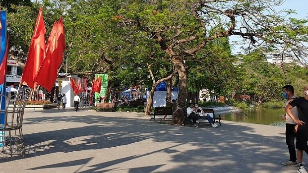 Dự báo thời tiết đêm nay và ngày mai (10-11/5): Hà Nội, các vùng ngày nắng, chiều tối mưa dông vài nơi; Bắc Bộ mưa vừa mưa to; Bắc Trung Bộ nắng nóng