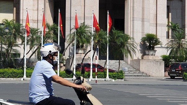 Dự báo thời tiết đêm nay và ngày mai (25-26/5): Mưa lớn ở vùng núi Bắc Bộ, Tây Nguyên, Nam Bộ vào chiều tối mai; Trung Bộ nắng nóng; Hà Nội có nắng