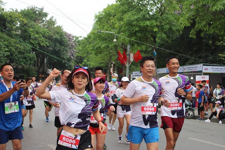 Gần 1.200 người tham gia Giải chạy Pháp ngữ 2022