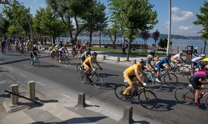 Ngày 13/6, Thổ Nhĩ Kỳ đã tổ chức sự kiện đạp xe gây quỹ hỗ trợ trẻ em là con của các nhân viên y tế tử vong trong cuộc chiến chống đại dịch Covid-19. (Nguồn: Tân Hoa xã)