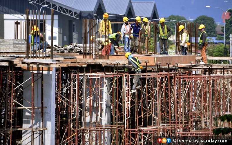 Malaysia: Trong những trường hợp mắc Covid-19 ở nơi làm việc, người nước ngoài chiếm tỉ lệ nhiều nhất, có tới 108.600 trường hợp, chiếm 68% và người bản địa chỉ có 46.954 trường hợp, chiếm 32%. Malaysia: Trong những trường hợp mắc Covid-19 ở nơi làm việc, người nước ngoài chiếm tỉ lệ nhiều nhất, có tới 108.600 trường hợp, chiếm 68% và người bản địa chỉ có 46.954 trường hợp, chiếm 32%.