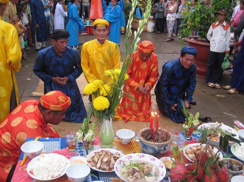 Nghi thức Chánh tế Lễ hội Cúng biển Mỹ Long được người dân địa phương tổ chức trang trọng để cầu an, cầu cho mưa thuận gió hòa, khoang thuyền đầy cá tôm trong những chuyến ra khơi.