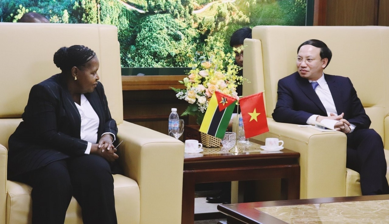 Bí thư Tỉnh ủy Quảng Ninh Nguyễn Xuân Ký tiếp xã giao Chủ tịch Quốc hội Mozambique Esperanca Laurinda Francisco Nhiuane Bias. (Nguồn: TTXVN) Bí thư Tỉnh ủy Quảng Ninh Nguyễn Xuân Ký tiếp xã giao Chủ tịch Quốc hội Mozambique Esperanca Laurinda Francisco Nhiuane Bias. (Nguồn: TTXVN)