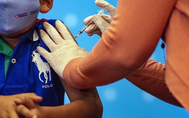 Với quyết định mới của các cơ quan chức năng, thêm khoảng 20 triệu trẻ em ở Mỹ hiện đủ điều kiện để tiêm vaccine. (Nguồn: AFP)