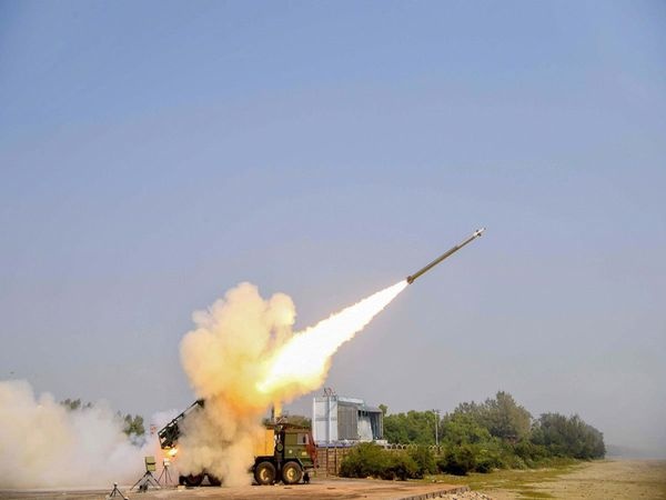 Rocket bắn vào các cơ sở của Mỹ tại Iraq. (Nguồn: PTI) 0226 missilepti 2