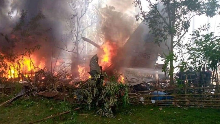 NÓNG. Rơi máy bay quân sự chở 85 người ở miền Nam Philippines