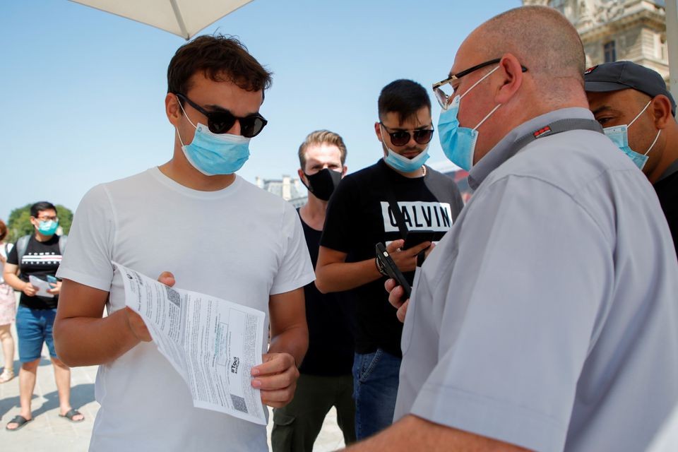 Các nhà chức trách nước này yêu cầu chứng minh tiêm vaccine hoặc chứng nhận âm tính với virus SARS-CoV-2 đối với những người đến các rạp chiếu phim, bảo tàng, sự kiện thể thao và các trung tâm văn hóa.