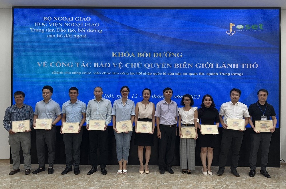 Khoá bồi dưỡng công tác bảo vệ chủ quyền biên giới lãnh thổ Khoá bồi dưỡng công tác bảo vệ chủ quyền biên giới lãnh thổ