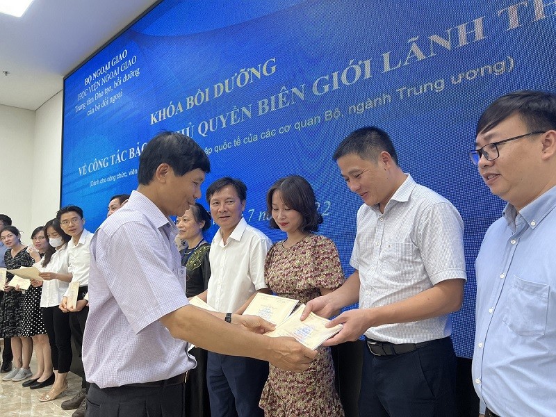 Khoá bồi dưỡng công tác bảo vệ chủ quyền biên giới lãnh thổ Khoá bồi dưỡng công tác bảo vệ chủ quyền biên giới lãnh thổ