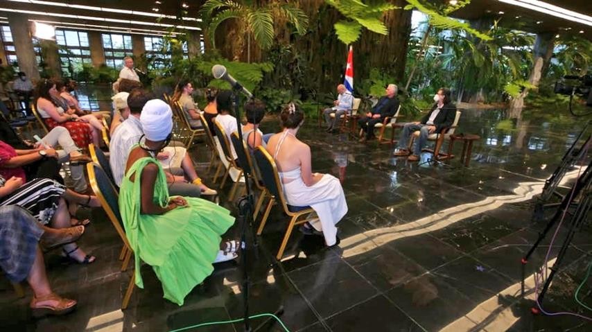 Chủ tịch Cuba Miguel Díaz-Canel đối thoại với thanh niên Mỹ ngày 15/7. Chủ tịch Cuba Miguel Díaz-Canel đối thoại với thanh niên Mỹ ngày 15/7.