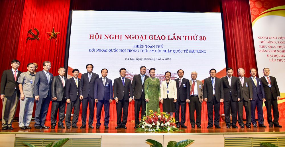 ngoai giao viet nam 75 nam dong hanh cung dan toc phung su to quoc phung su nhan dan