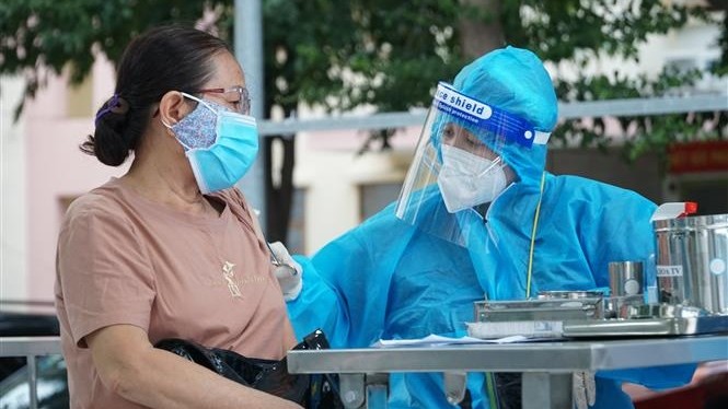 Người tự điều trị Covid-19 tại nhà có được cấp 'thẻ xanh'?