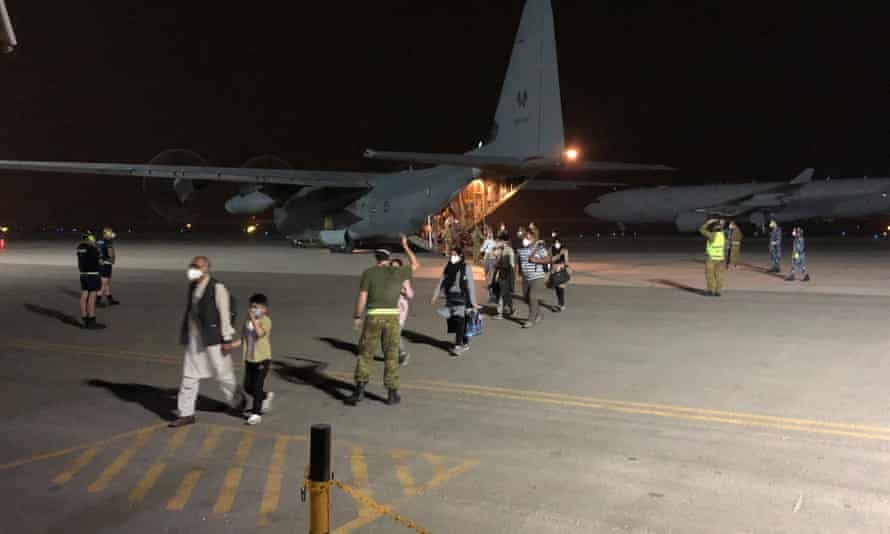 Tình hình Afghanistan: Thổ Nhĩ Kỳ tuyên bố không thể tiếp nhận thêm người tị nạn - Australia sơ tán thêm hơn 300 người khỏi Kabul Tình hình Afghanistan: Thổ Nhĩ Kỳ tuyên bố không thể tiếp nhận thêm người tị nạn - Australia sơ tán thêm hơn 300 người khỏi Kabul