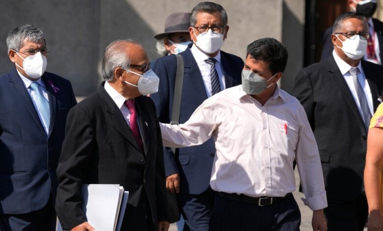 Thủ tướng Peru Anibal Torres (trái) và Tổng thống Pedro Castillo. (Nguồn: AP) Thủ tướng Peru Anibal Torres (trái) và Tổng thống Pedro Castillo. (Nguồn: AP)