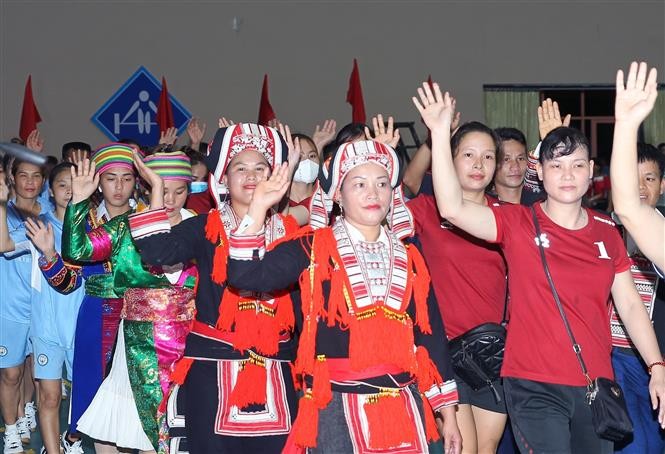 Các đoàn diễu hành trong lễ khai mạc. (Nguồn: TTXVN) Các đoàn diễu hành trong lễ khai mạc. (Nguồn: TTXVN)