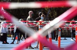 Thủ tướng Australia: Mọi người có thể ôm hôn nhau vào đêm Giao thừa