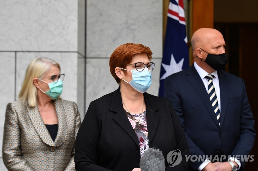 Ngoại trưởng Australia Marise Payne và Bộ trưởng Quốc phòng Peter Dutton tham dự buổi họp báo của Thủ tướng Scott Morrison về tình hình Afghanistan, ngày 27/8 tại thủ đô Canberra. (Nguồn: Yonhap) Ngoại trưởng Australia Marise Payne và Bộ trưởng Quốc phòng Peter Dutton tham dự buổi họp báo của Thủ tướng Scott Morrison về tình hình Afghanistan, ngày 27/8 tại thủ đô Canberra. (Nguồn: Yonhap)