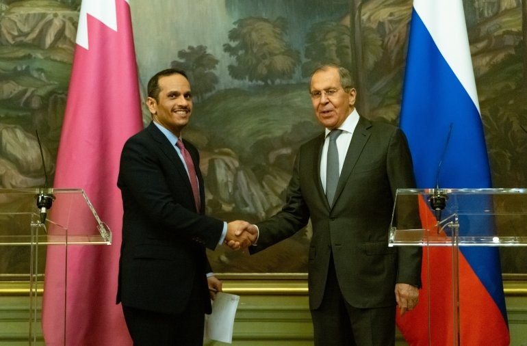 Ngoại trưởng Nga Sergei Lavrov tại họp báo sau cuộc hội đàm với người đồng cấp Qatar Mohammed bin Abdulrahman Al-Thani ngày 11/9. (Nguồn: Getty) Ngoại trưởng Nga Sergei Lavrov tại họp báo sau cuộc hội đàm với người đồng cấp Qatar Mohammed bin Abdulrahman Al-Thani ngày 11/9. (Nguồn: Getty)