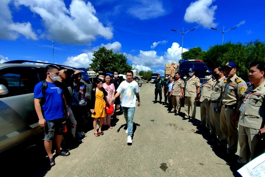 Triển khai công tác lãnh sự với tinh thần 'phục vụ' cao nhất Triển khai công tác lãnh sự với tinh thần 'phục vụ' cao nhất