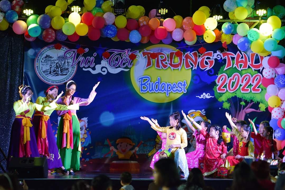 Vui đón Tết Trung thu do cộng đồng người Việt tại Hungary tổ chức