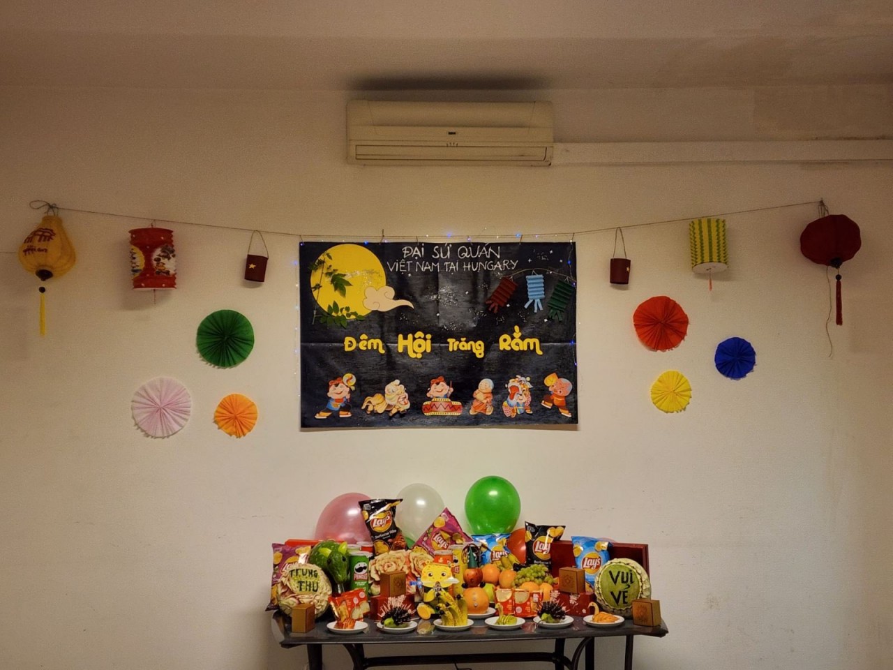 Vui đón Tết Trung thu do cộng đồng người Việt tại Hungary tổ chức