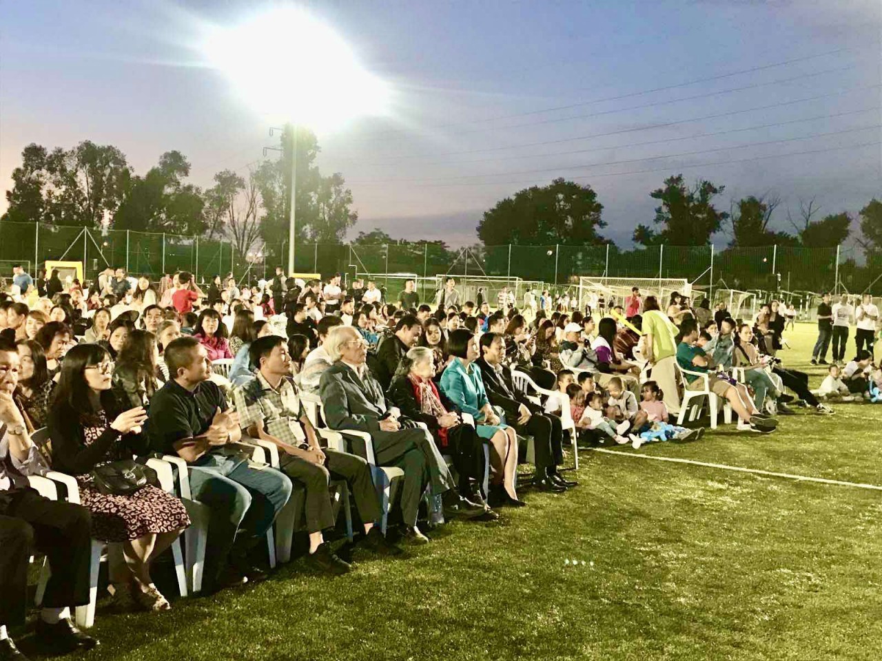 Vui đón Tết Trung thu do cộng đồng người Việt tại Hungary tổ chức