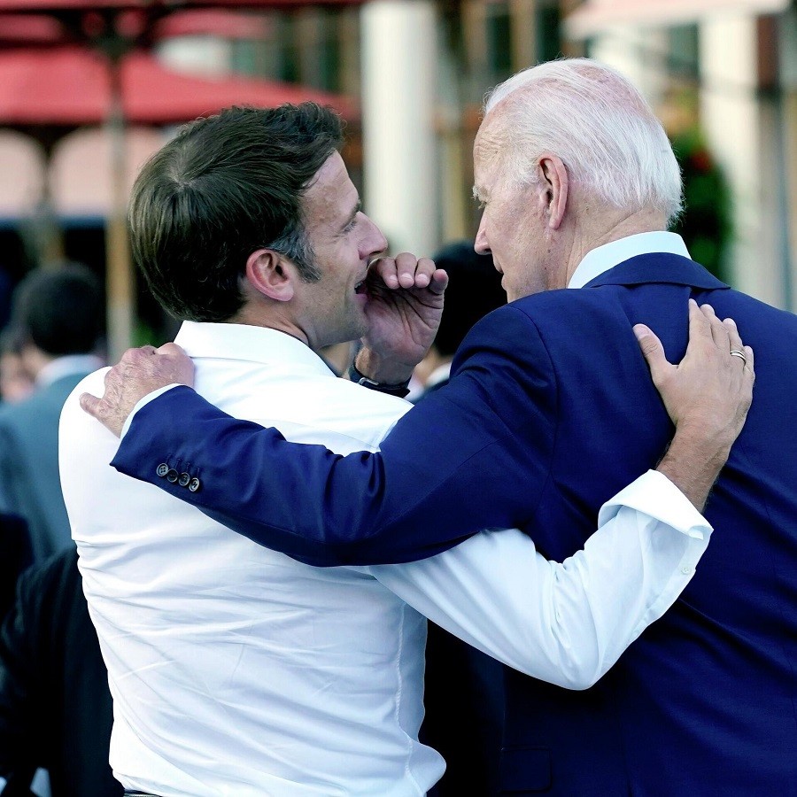 Tổng thống Mỹ 'gặp đột xuất' người đồng cấp Pháp, bàn chuyện gì? Tổng thống Mỹ 'gặp đột xuất' người đồng cấp Pháp, bàn chuyện gì?