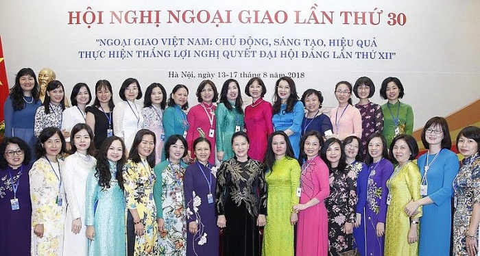 hoc hoi khong ngung tan cung dam me